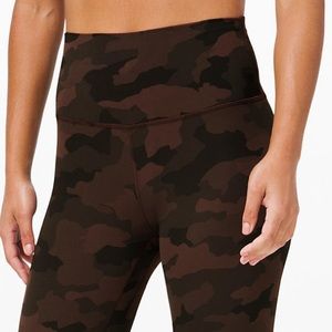 NWT Lululemon Wunder Under 25” Camo Brown Size 8